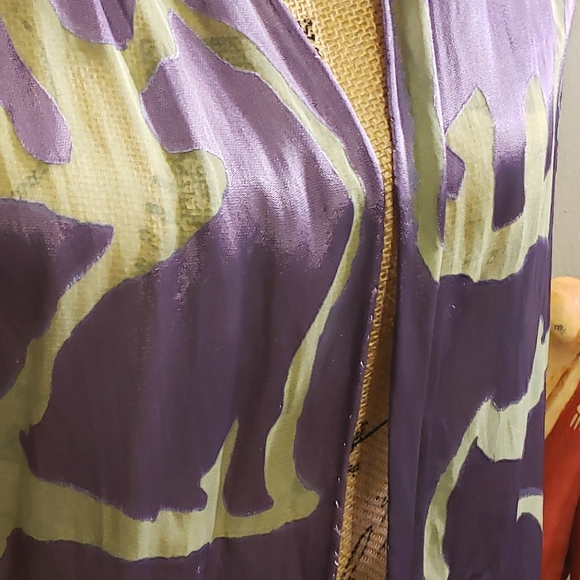 Kitty Silhouette Silk Scarf - Picture 4 of 6